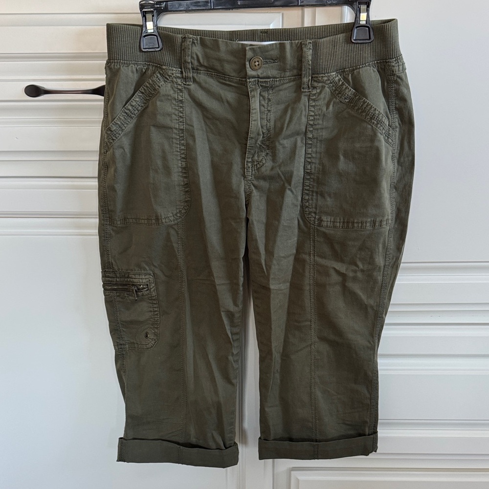Casual Olive Green Capris
